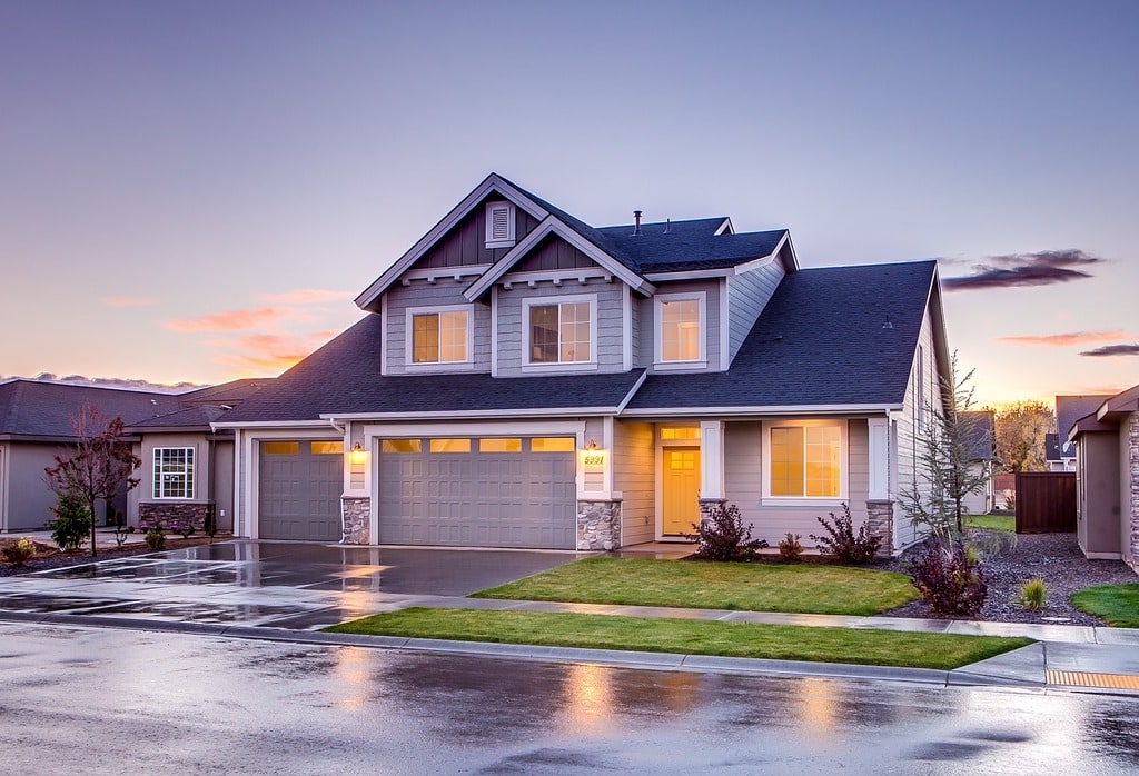 Optez pour un devant de maison sans pelouse: des idées pratiques